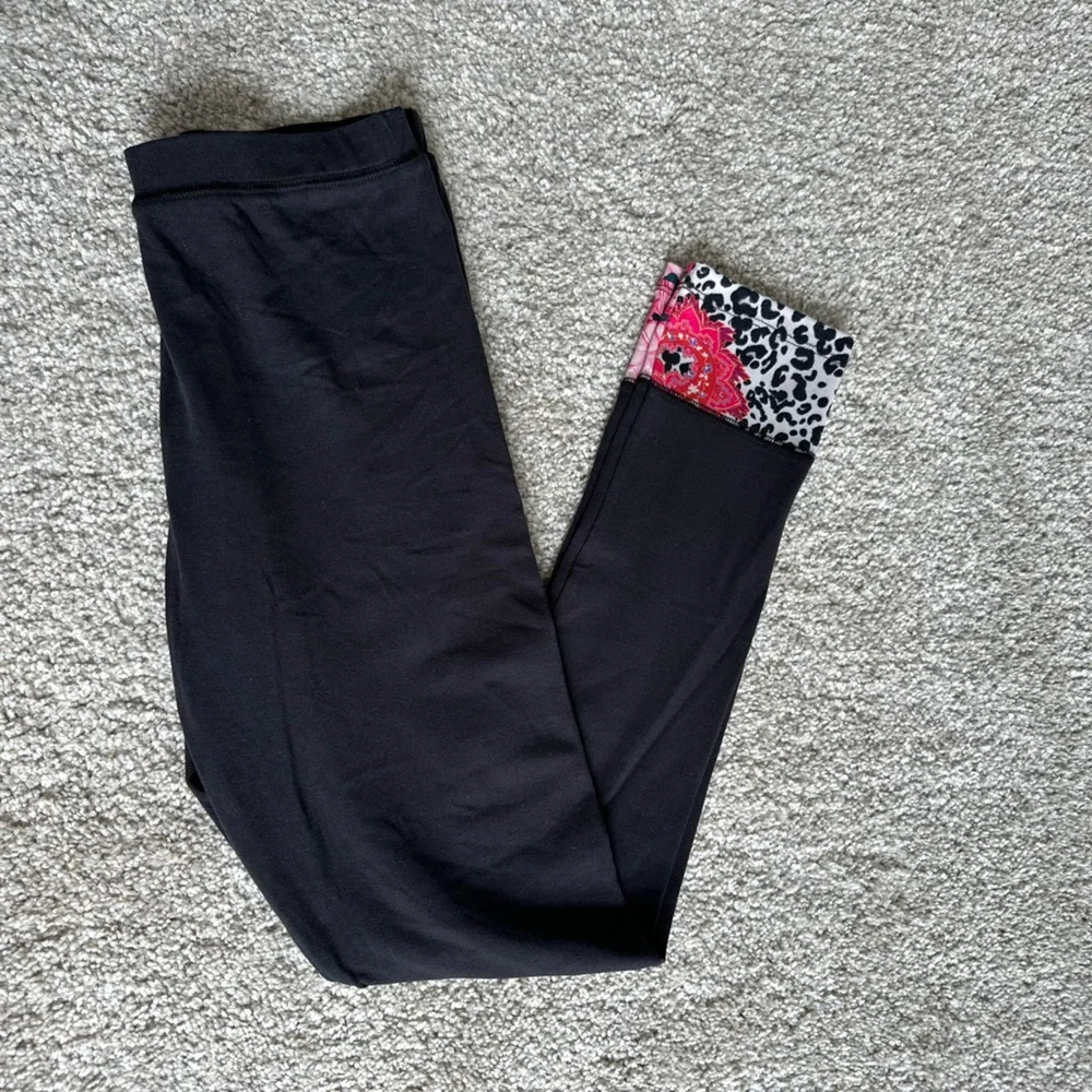 Women’s One World Black Patterned Cuff‎ Leggings